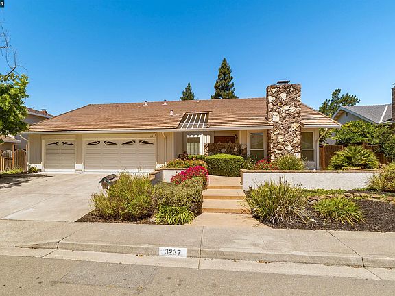 2nd image of 3237 Vera Cruz Dr