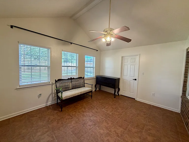 3406 Hermitage Ct — Photo 12