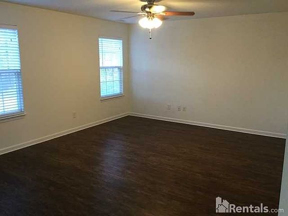 4th image of 309 Weeping Willow Dr