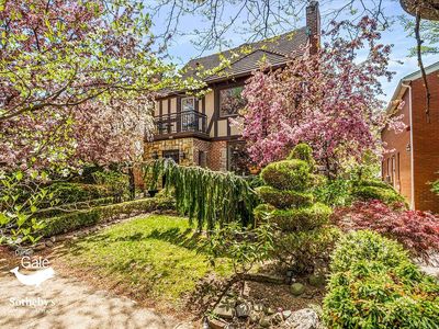 7036 Kessel St, Forest Hills, NY, 11375