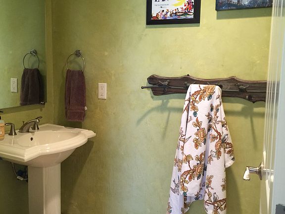 4th image of 13440 Moorpark St APT 102