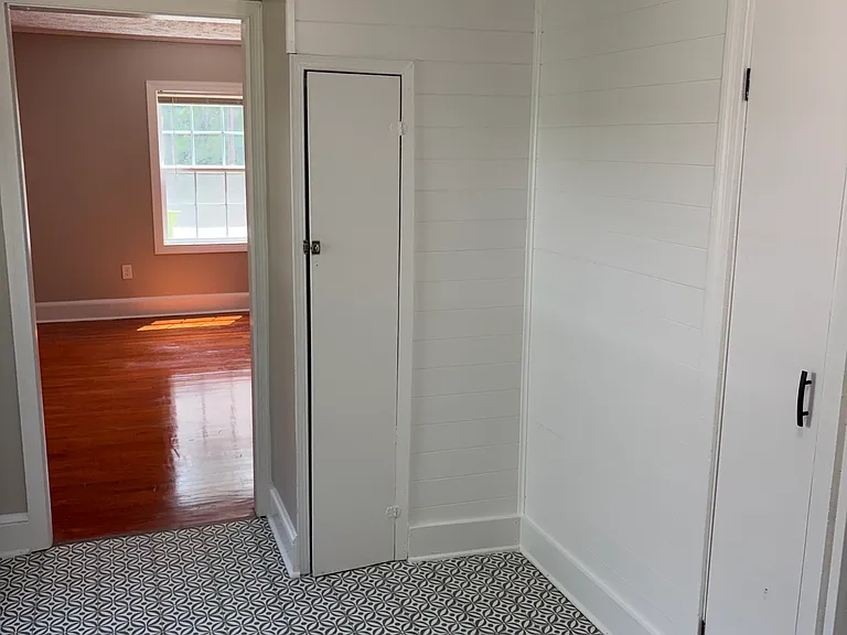 205 N Thompson St — Photo 5
