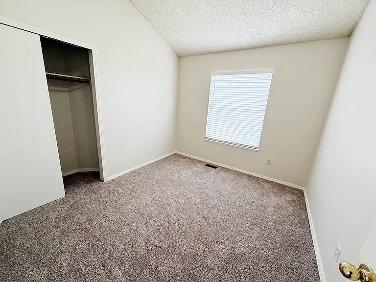 8061 Scarborough Dr — Photo 27