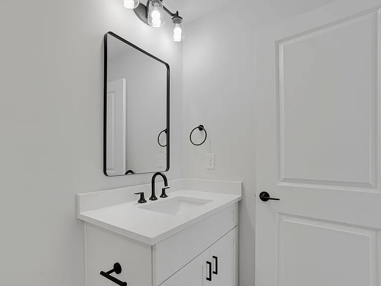 521 S Brady Ave — Photo 10