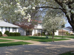 5236 Oak Ridge Dr, Willoughby, OH 44094