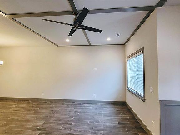 5th image of 424 NW Retreat Ln