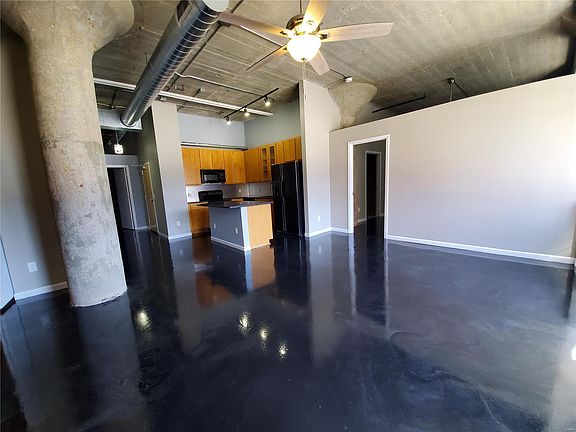 3rd image of 1511 Locust 406
