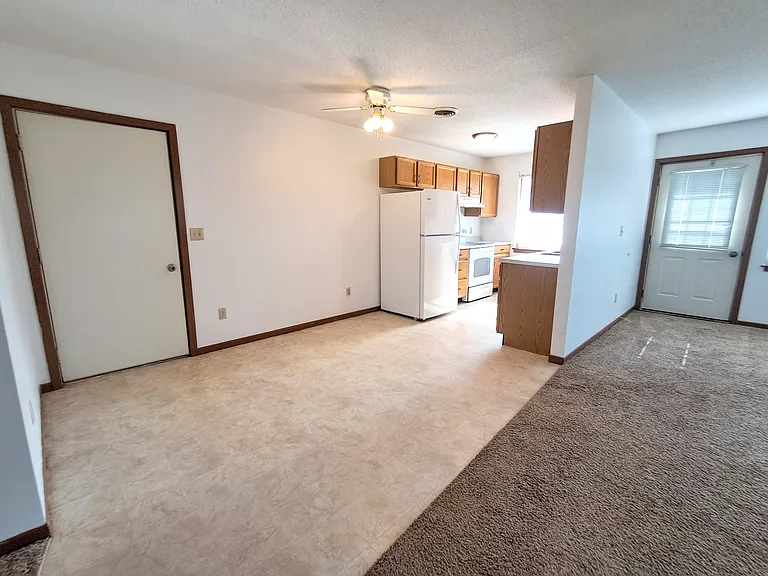 950 N Larson St — Photo 5