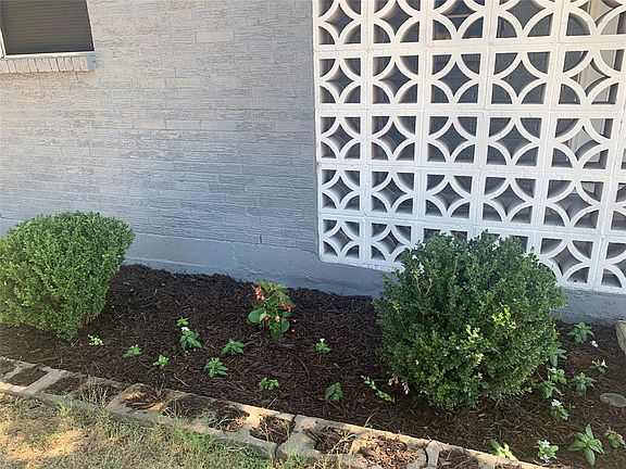 4th image of 3840 Oak Haven Dr