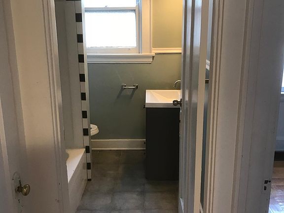 5th image of 3627 Zinsle Ave #1