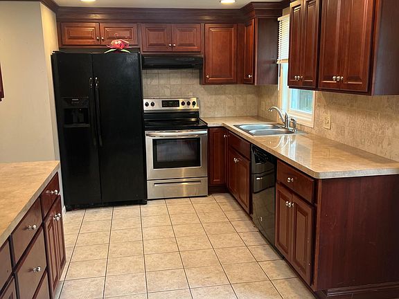 5th image of 68 Berehaven Dr