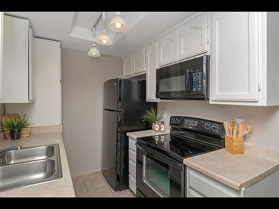 3rd image of 4415 Estrella Ave APT 7