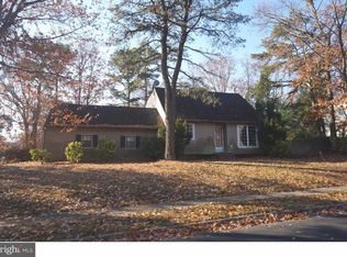 26 Sugarbush Dr, Sicklerville, NJ 08081