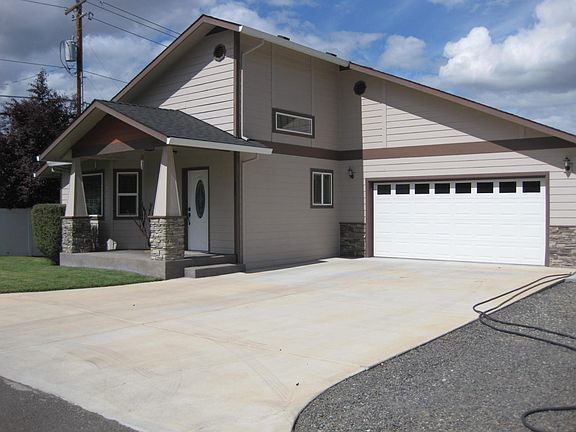 2nd image of 203 Maxwell Pl