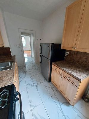 3rd image of 991 Carroll St #25