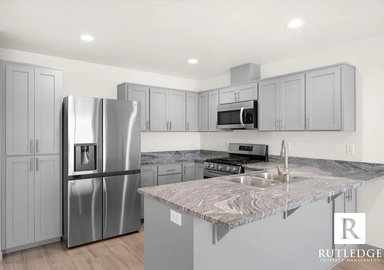 Gorgeous! Brand New 3 Bedroom Townhome in Eagle Point — Photo 3