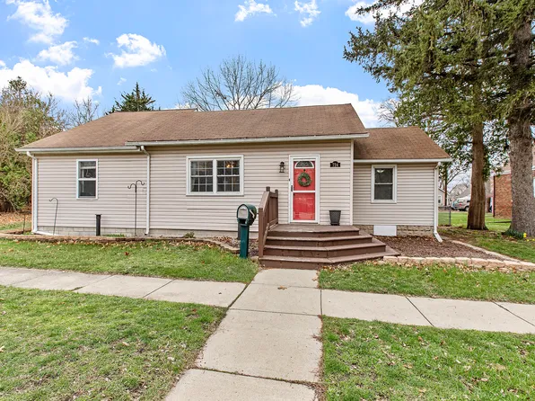 724 Lake St, Hobart, IN 46342