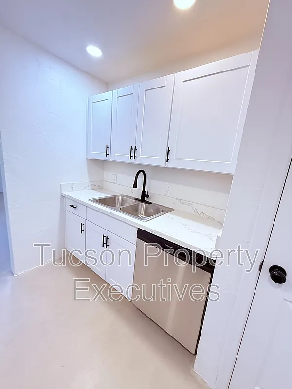 Studio, 1.0 bath, 400 sqft, $725 — Photo 4