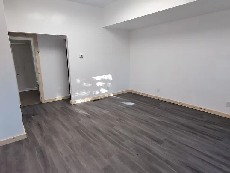 375 Main St — Photo 1