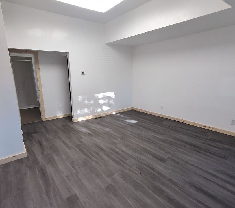 1st image of 375 Main St