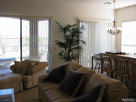 4th image of 2820 Esmerelda Dr