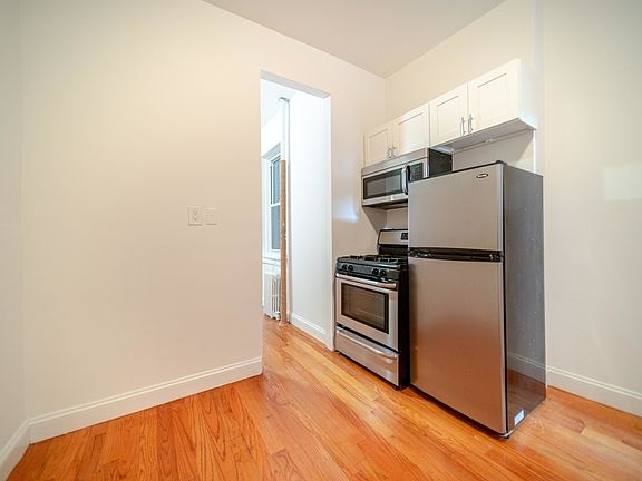 3rd image of 314 E 9th St APT 9