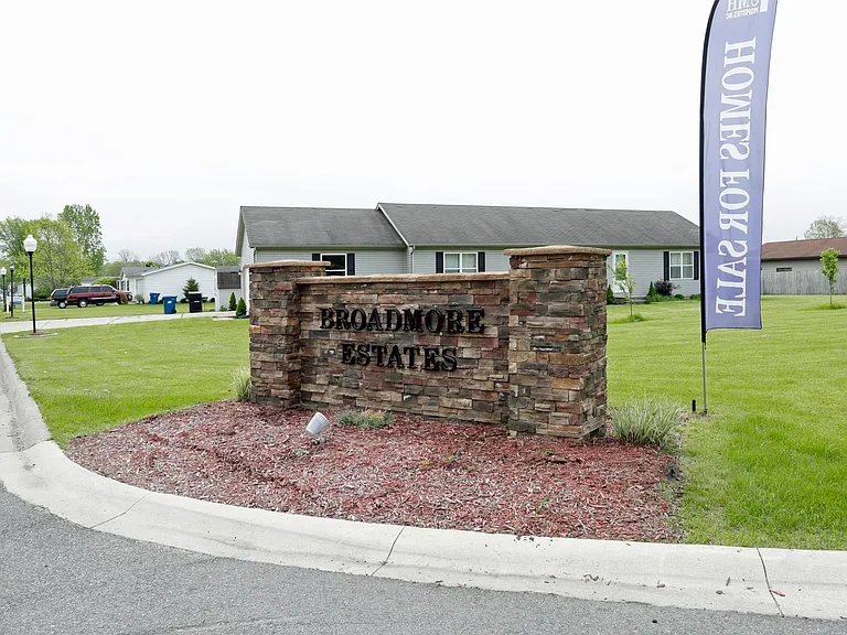 Broadmore Estates — Photo 21