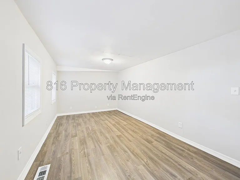 126 S Village Ter — Photo 6