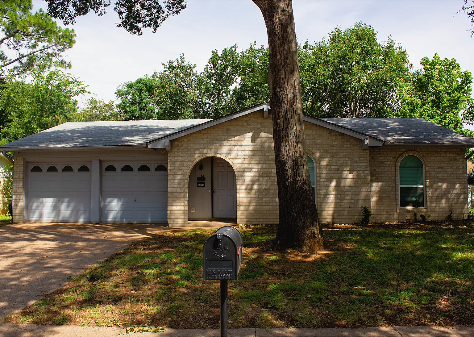 3 bed, 1323 sqft, $2,100 — Photo 1