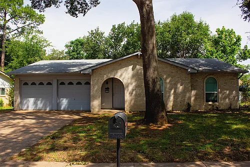 2305 Harvard Dr Photo 1