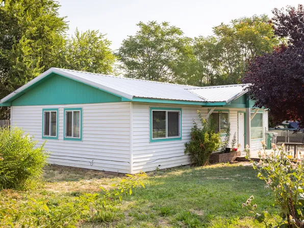803 Chenoweth Loop W, The Dalles, OR 97058