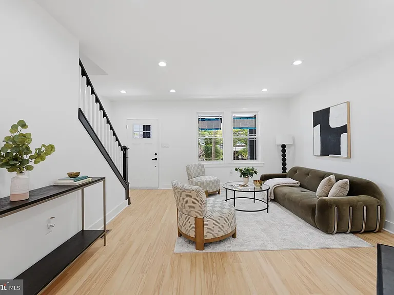 129 Hamilton St NW — Photo 6