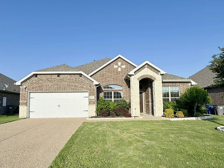 4106 Whitetail Ln — Photo 1