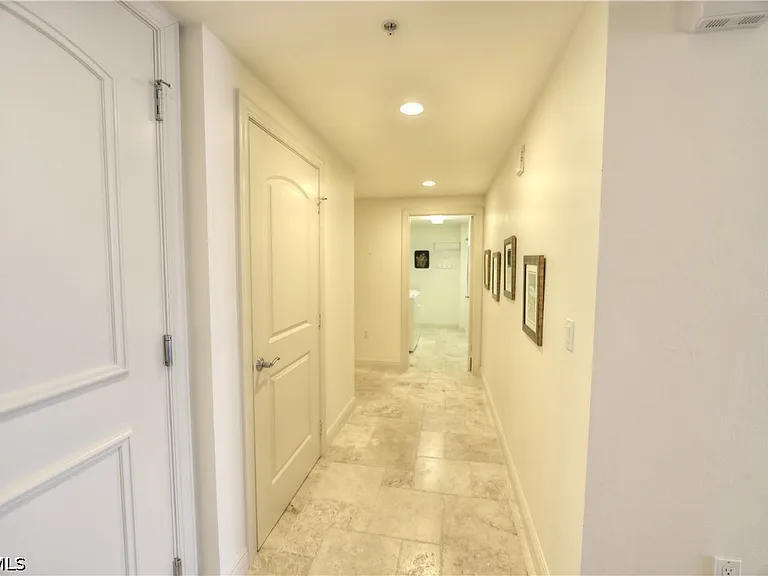 2090 W 1st St #1009 — Photo 32