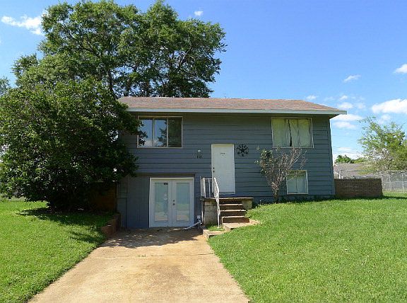 2nd image of 108 Lorraine Pl