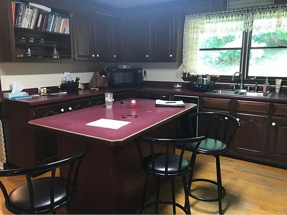 4th image of 801 Virginia Ave NE