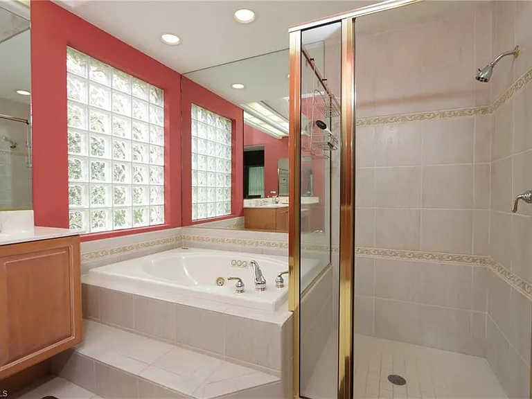 5901 Ashford Ln — Photo 12