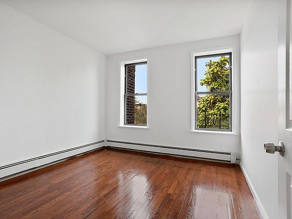 4th image of 347 Jefferson Ave #4