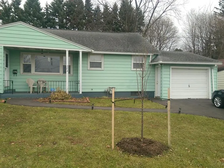 284 Mountainview Ave — Photo 1