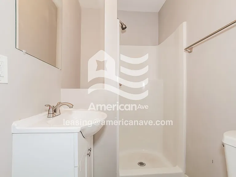659988_010_main_bathroom_14009193.jpg