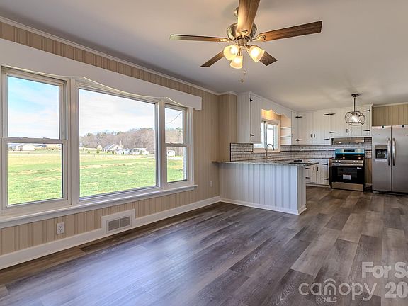4th image of 1217 Daniels Rd