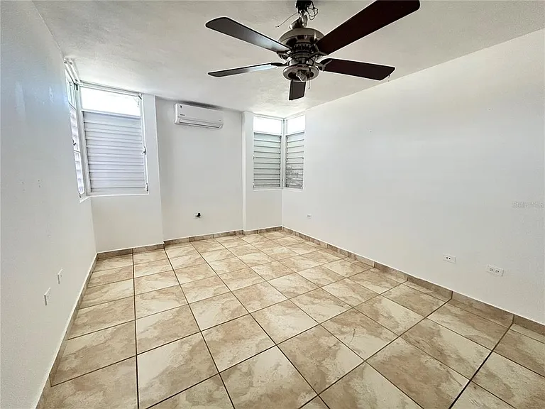 345 Calle Tulipan — Photo 18