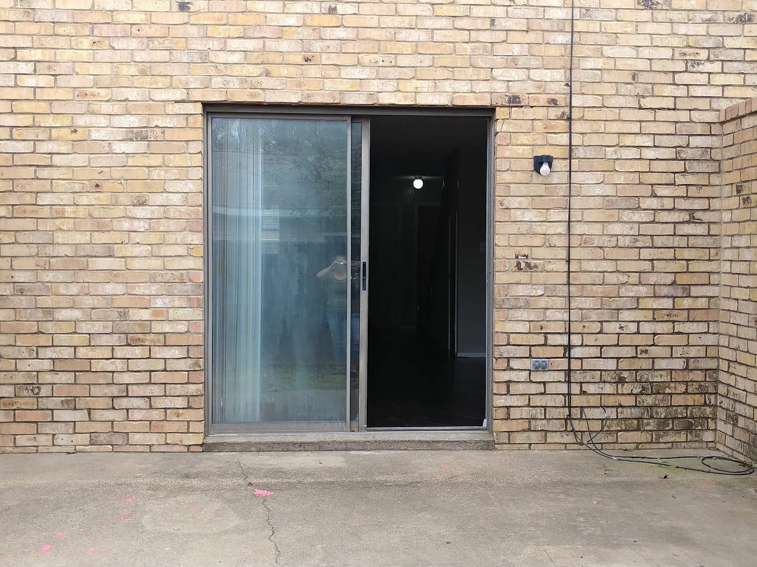 2 bed, 1.5 bath, 900 sqft, $1,000 — Photo 1