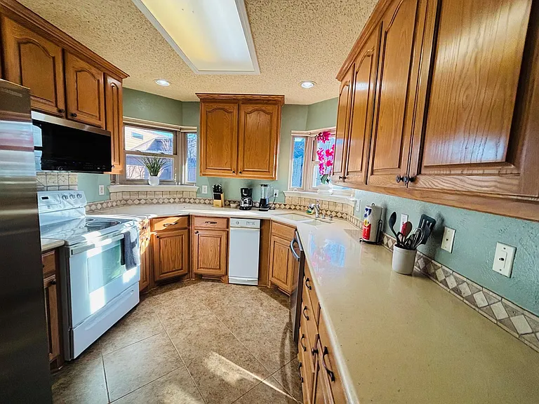 3315 Scarlet Oak Ct — Photo 14