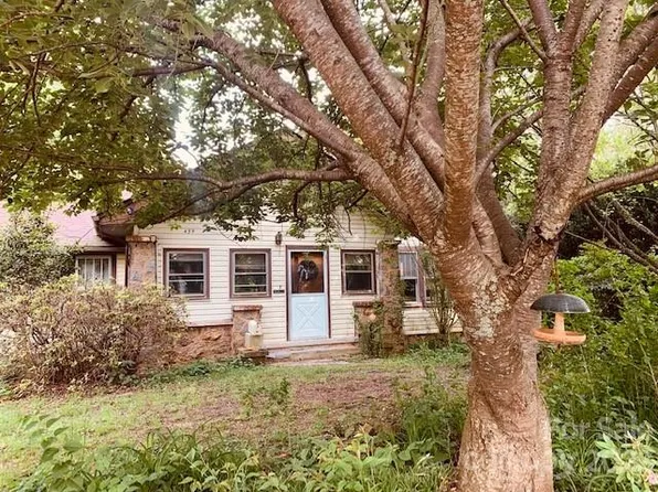 439 7th St SW, Hickory, NC 28602