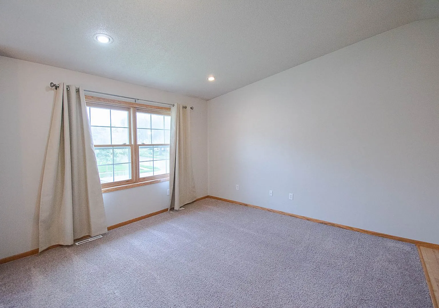 4-Bedroom Home with Fenced Yard & Garage Dog Friendly — Photo 2