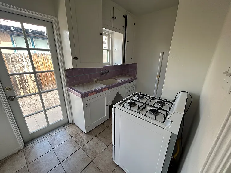 1128 N Tyndall Ave #6 — Photo 4