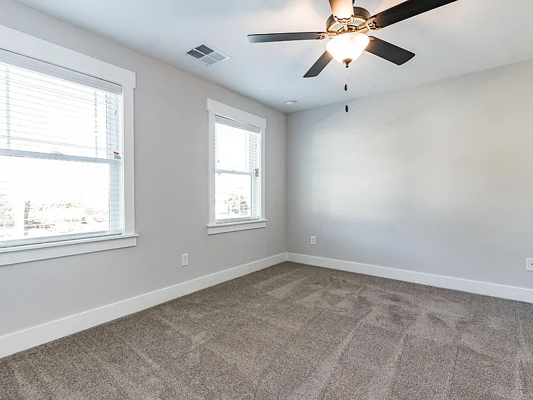 813 N O'Neil Street — Photo 5
