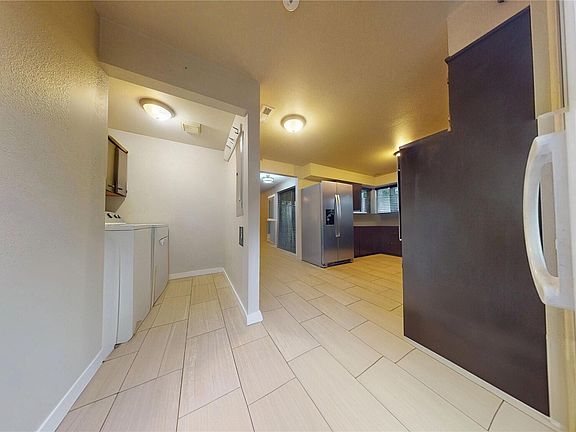 5th image of 341 E Island Lake Drive