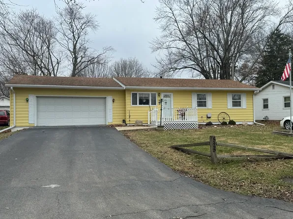 525 N Gibson St, Clinton, IL 61727